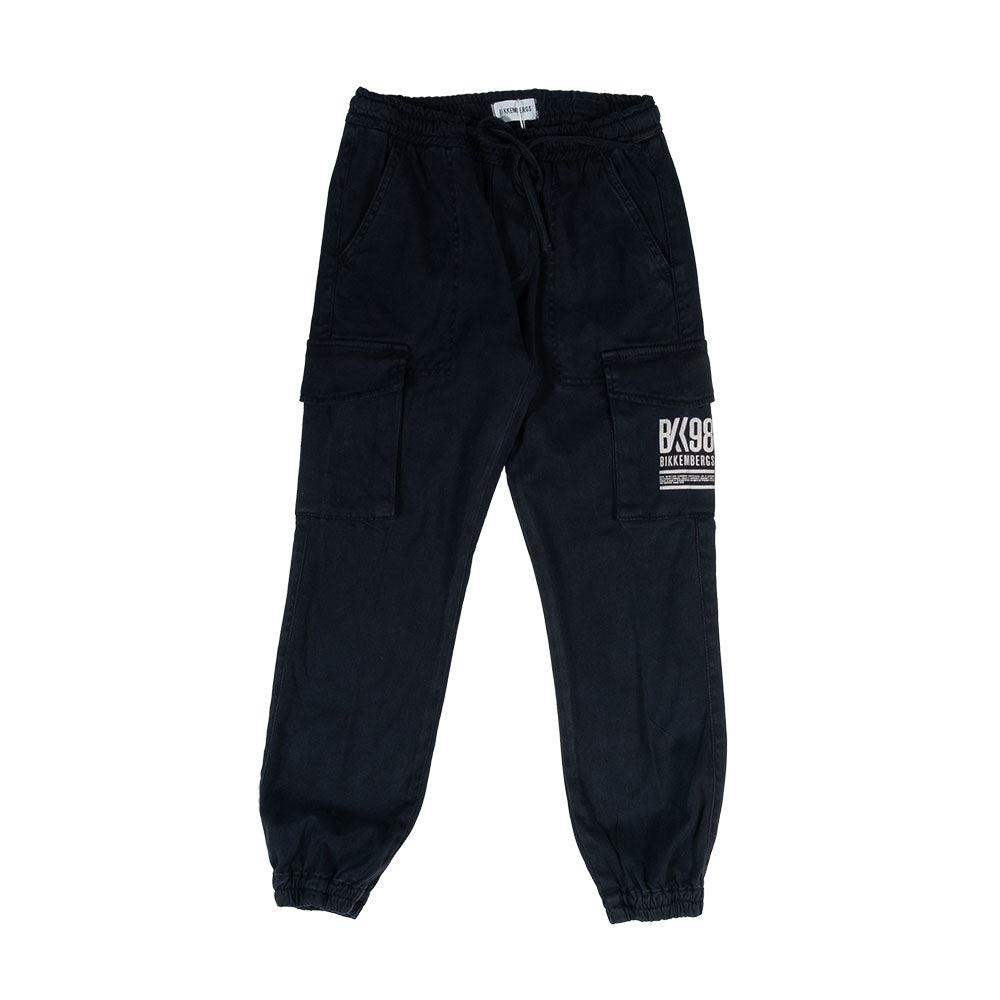 
Hose aus der Kinderbekleidungslinie Bikkembergs, mit Seitentaschen und aufgedrucktem Logo darauf...