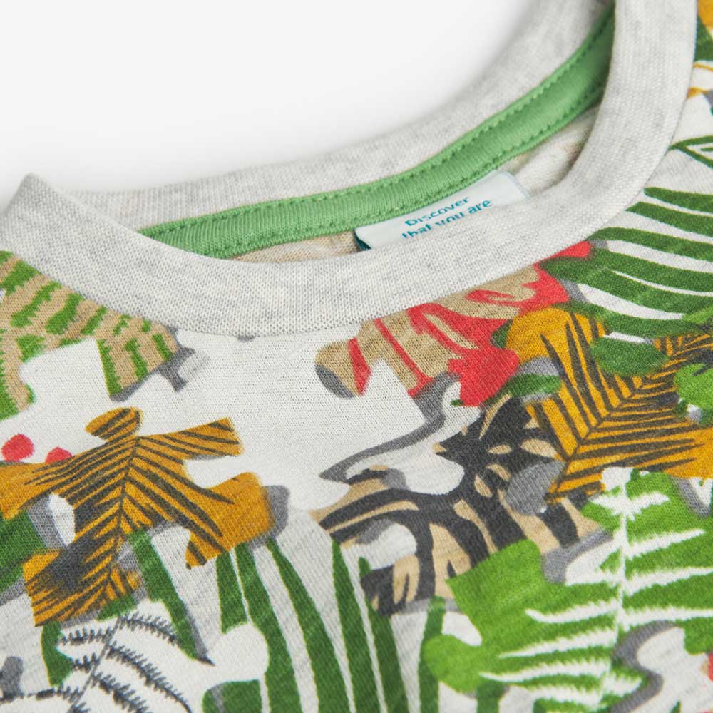 
T-shirt from the Boboli children's clothing line, with a brightly colored puzzle pattern. Small ...