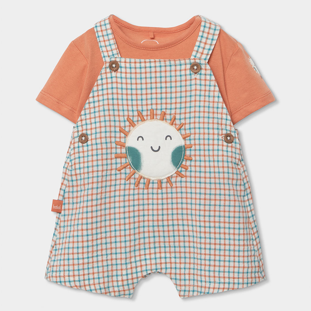 Latzhose aus der Boboli-Kinderkollektion, mit Karo-Muster, verstellbaren Trägern und kurzem Hosen...