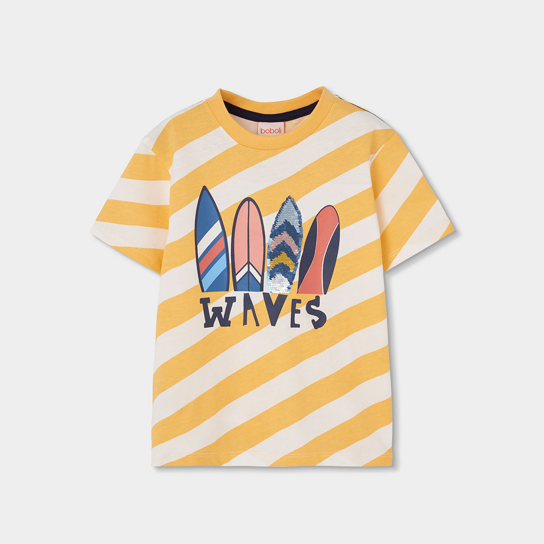 T-shirt della Linea Abbigliamento Bambino Boboli, con fantasia a righe e stampa di surf colorati ...