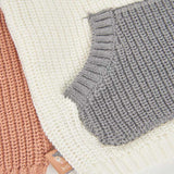 Pullover mit farbigen Ärmeln