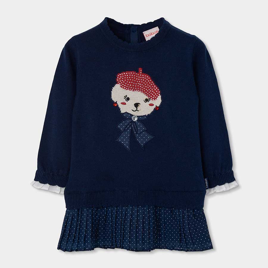 Dieses köstliche Strickkleid verbindet Komfort und Stil für kältere Tage. Das Detail des niedlich...