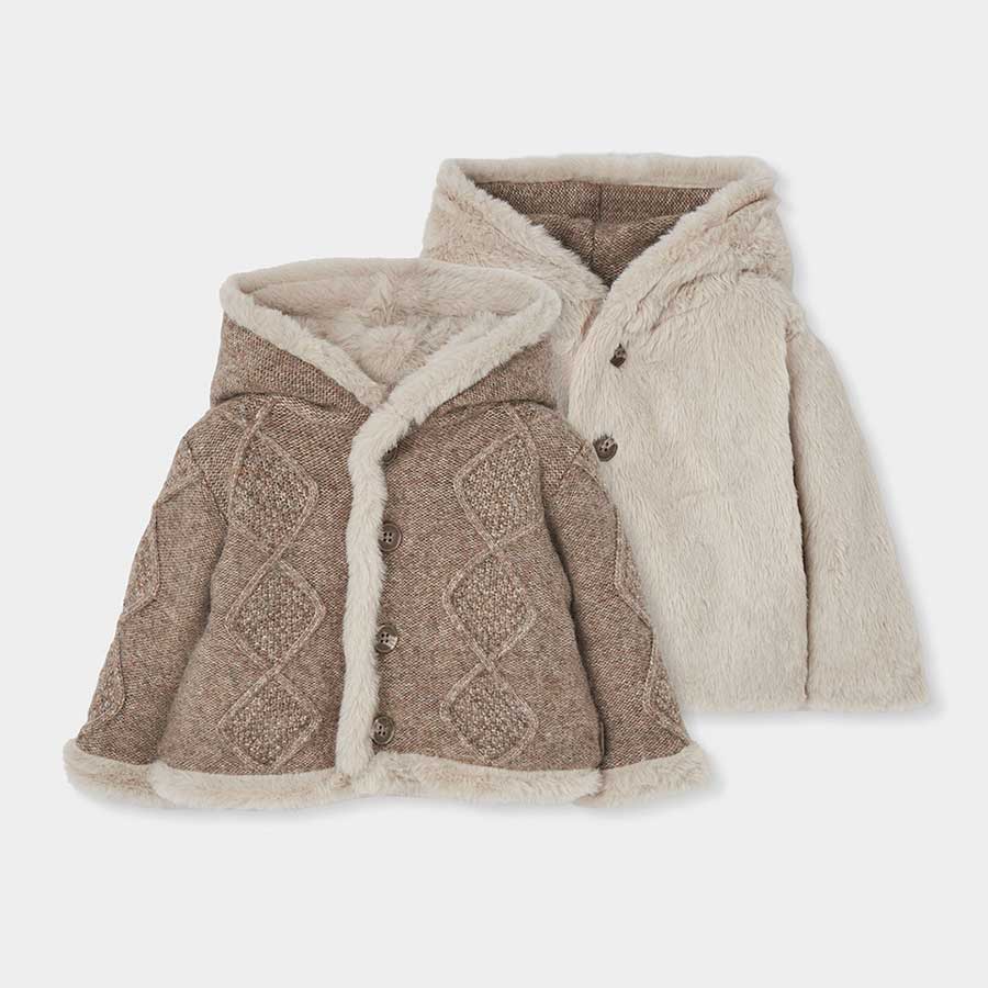 Accogli l'arrivo delle stagioni più fresche con questa giacchetta tricot reversibile, perfetta pe...