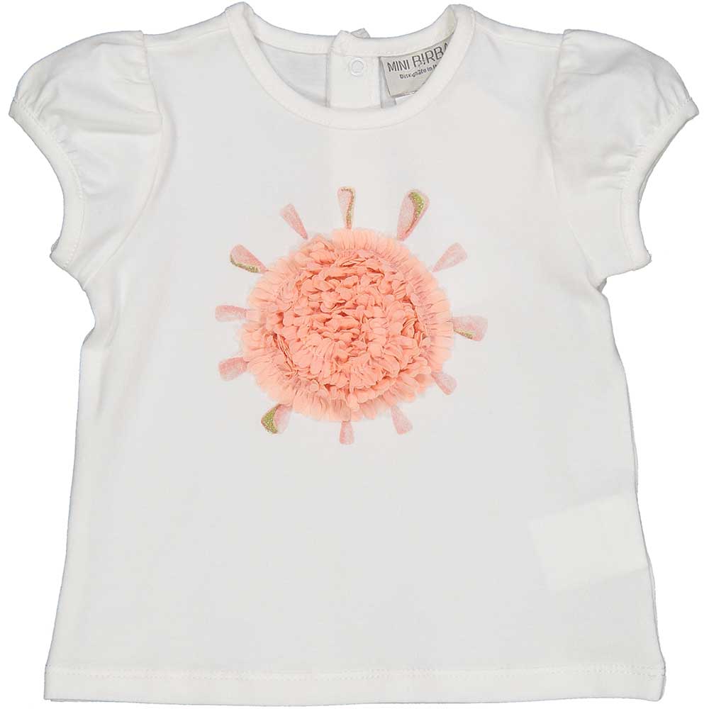 
T-Shirt aus der Birca Girls' Clothing Line, mit Stoffblüten auf der Vorderseite. Knöpfe auf der ...