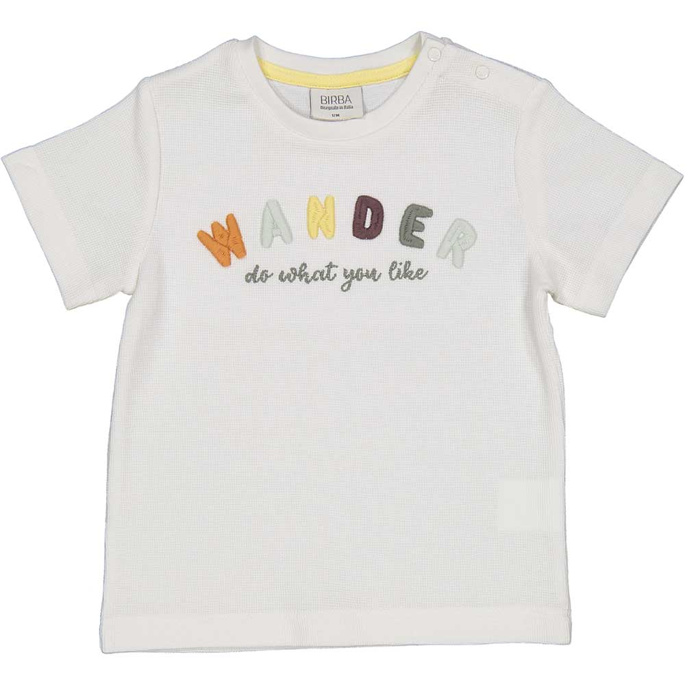 
T-Shirt aus der Kinderbekleidungslinie Birba, mit farbigen, erhabenen Stickereien auf der Vorder...