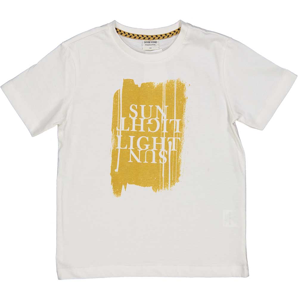 T-Shirt aus der Trybeyond-Kinderbekleidungslinie, kurzärmelig mit buntem Druck auf der Vorderseit...