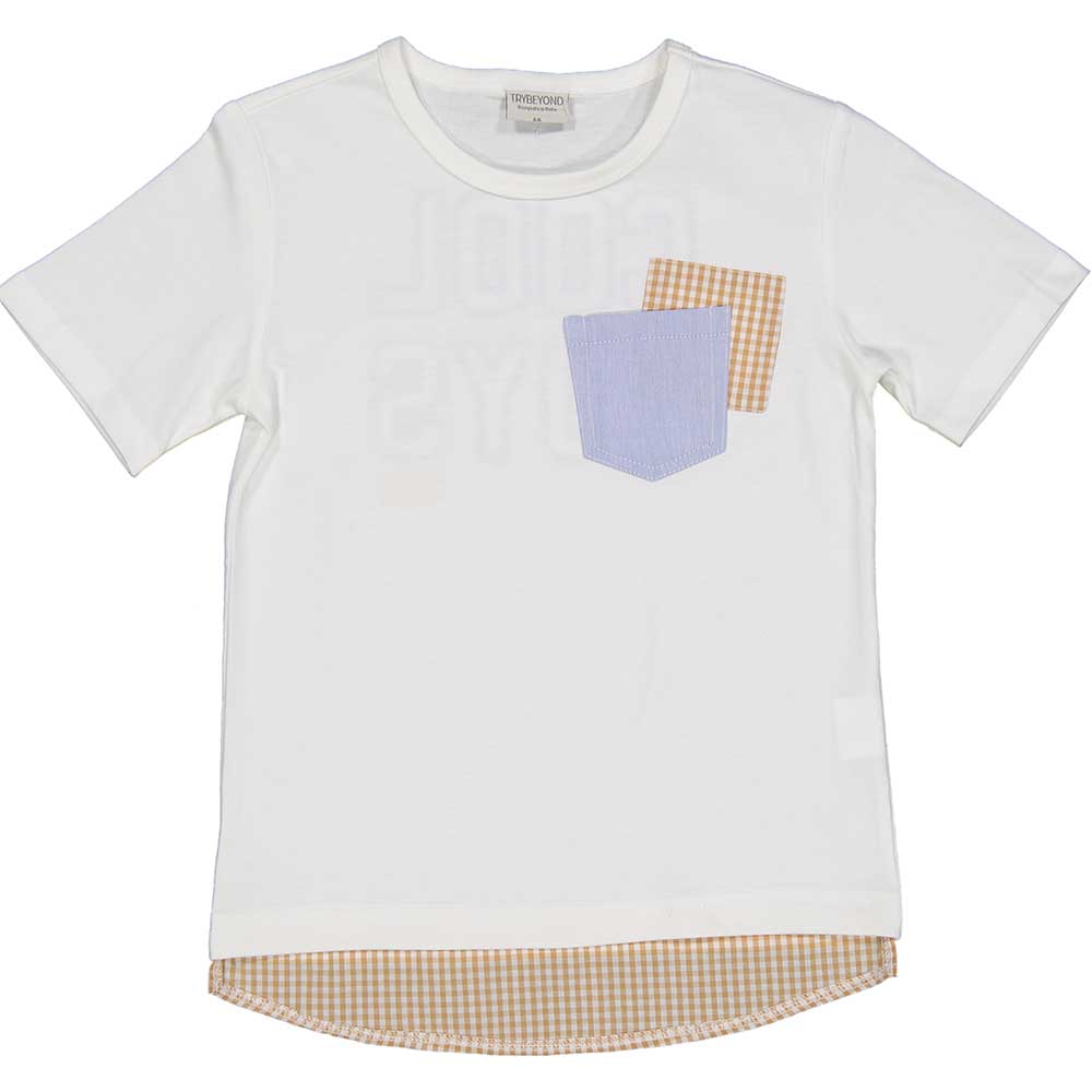 
T-Shirt aus der Kinderbekleidungslinie Trybeyond, mit kleinen Taschen auf der Vorderseite und ka...