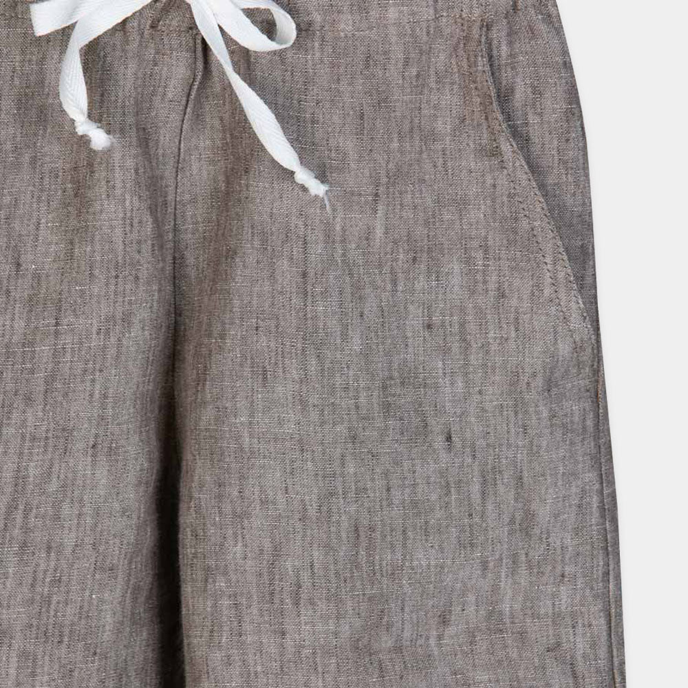 
Leinen-Bermudashorts aus der Lalalù Childrenswear Line, mit elastischem Bund und Schleife auf de...