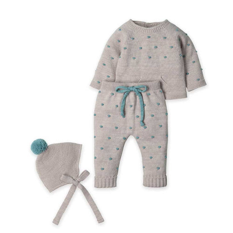 Completo maglia e pantaloncini beige con dettagli azzurri e cuffietta con pon pon