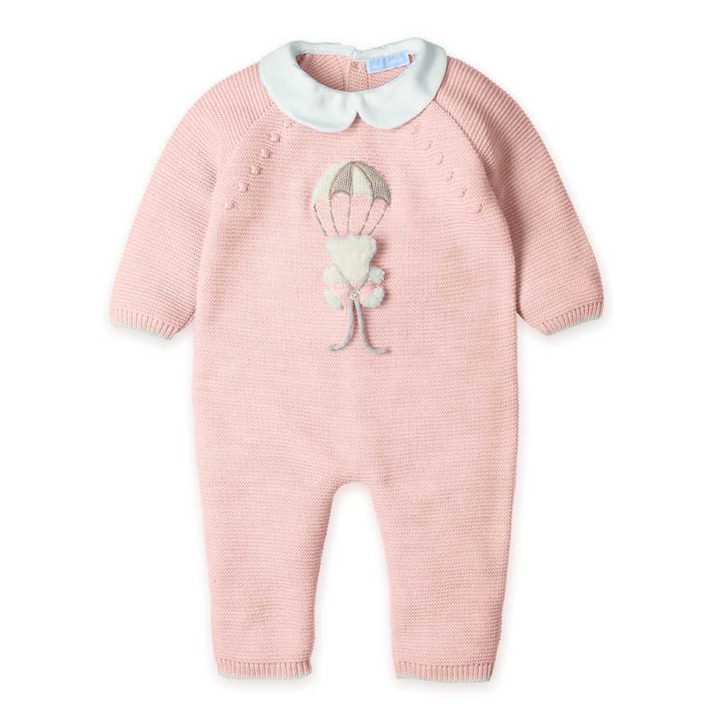 Hüllen Sie Ihr Kleines in eine warme Umarmung mit diesem weichen, weiten Strickoverall – perfekt ...