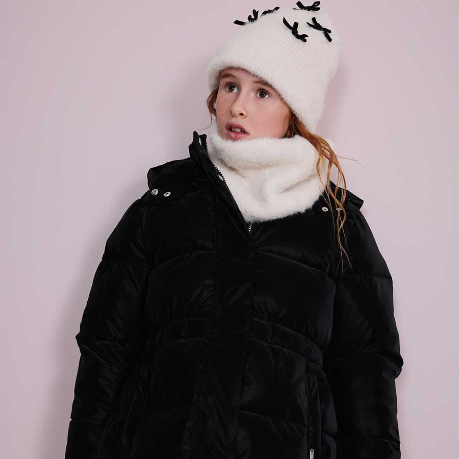 Diese lange wattierte Jacke ist perfekt, um deine Kleine vor der Kälte des Herbstes und Winters z...