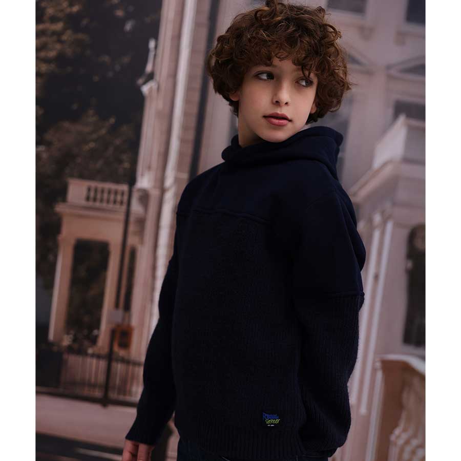 Hülle dein Kind in Komfort und Stil mit diesem Kapuzenpullover NATH KIDS, perfekt für die kältere...