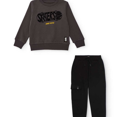 Hoodie und Jogger-Hose