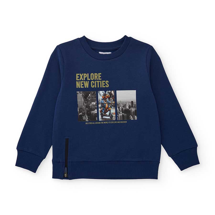 Entdecke Komfort und urbanen Stil mit diesem Rundhalsshirt, perfekt, um dein Kind bei seinen Herb...