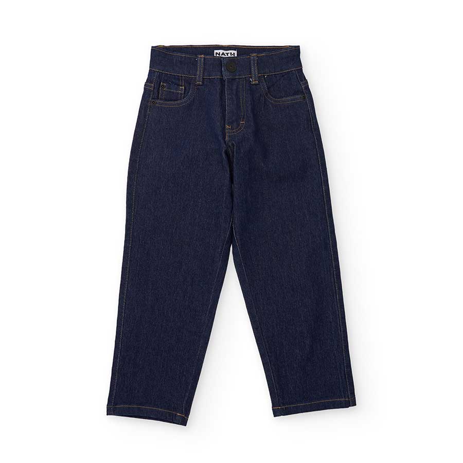 Entdecken Sie die klassische Jeans, die Ihre Kinder bei ihren täglichen Abenteuern stilvoll und b...