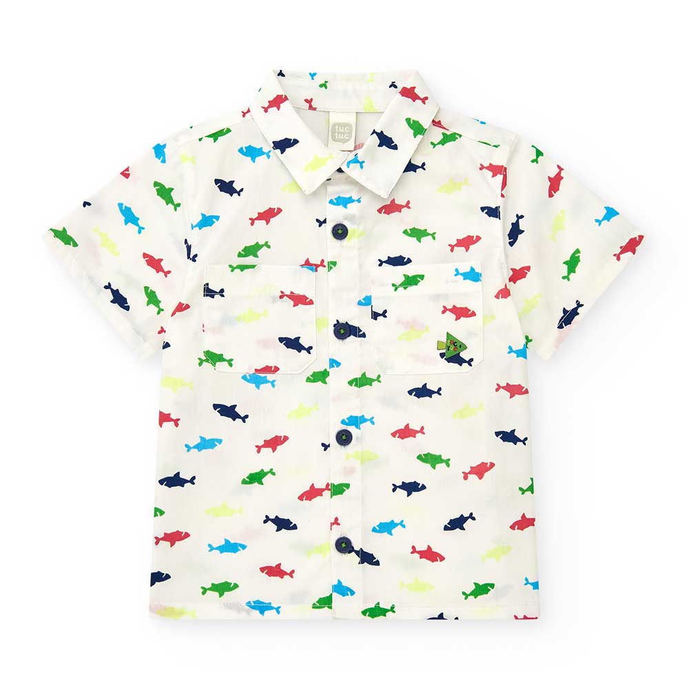 Shirt aus der Tuc Tuc Kinderbekleidungslinie, mit mehrfarbigem Haimuster. Kleine Taschen auf der ...