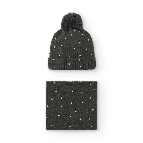 MÜTZE UND STRICKSCHAL
