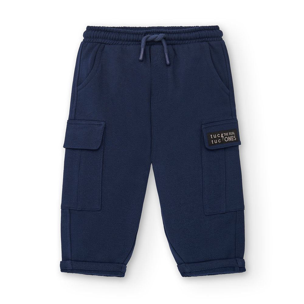 Hose aus der Kinderbekleidungslinie Tuc Tuc, mit weichem, einfarbigem Steppmuster.
 
Zusammensetz...