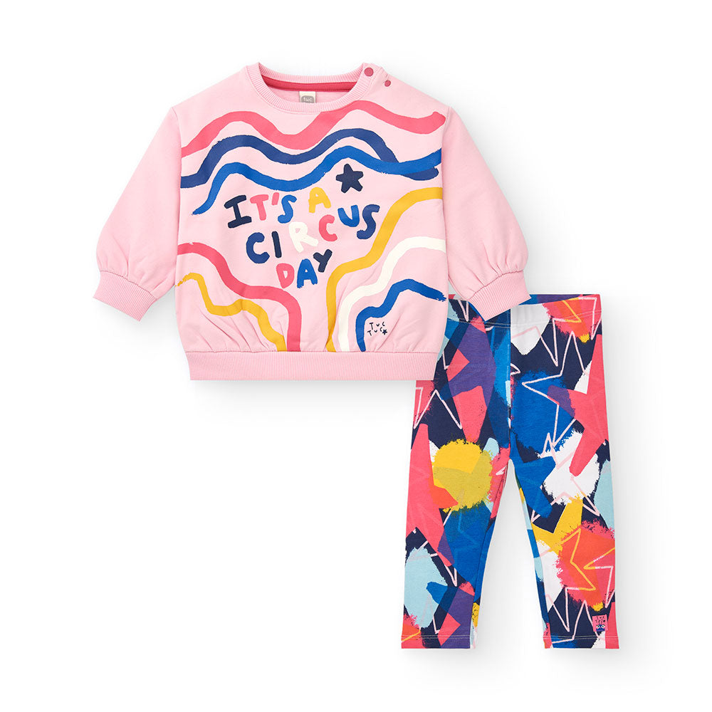 Zweiteiliges Outfit aus der Tuc Tuc Girls' Clothing Line, mit Sweatshirt auf der Vorderseite und ...