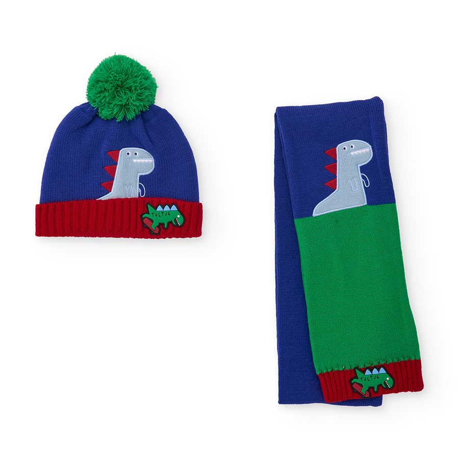 Prepara il tuo bimbo per le giornate fredde con questo adorabile set di cappello e sciarpa. Il de...