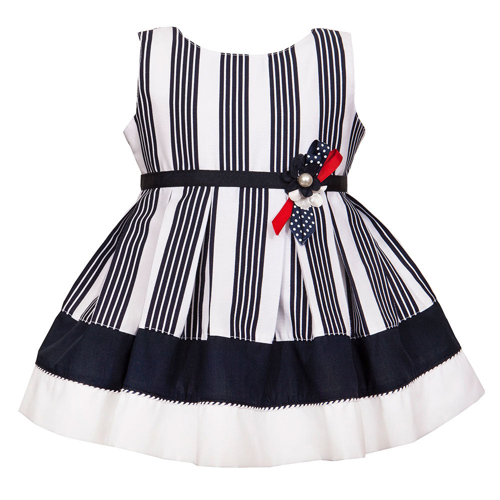 
  Kleid aus der M&B Fashion Childrenswear Line mit weitem Rock, Band
  am Boden und Hüftgurt in ...