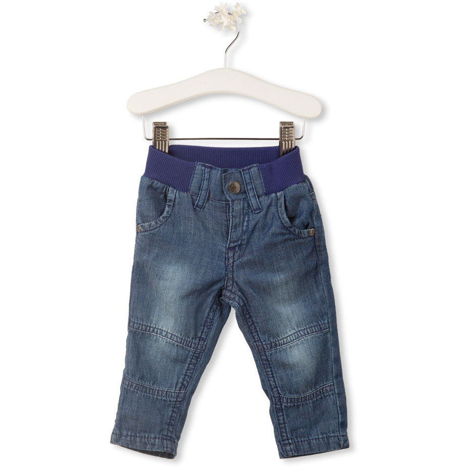 
  Basic Jeans aus der Tuc Tuc Kinderkleidungslinie mit regelmäßigem und weichem Schnitt
  mit Nä...