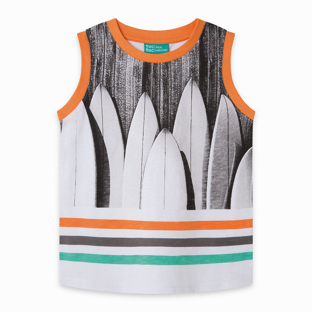 
  T-Shirt aus der Tuc Tuc Childrenswear Line mit stilisierten Bretterzeichnungen
  vom Surfen.

...